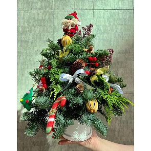 X025 Mini Christmas Tree with decorations